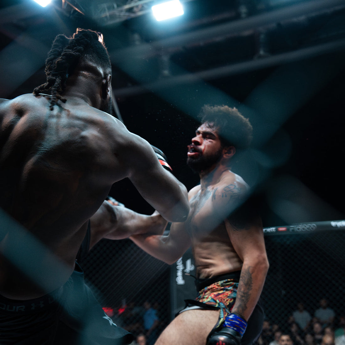 Najib Adams tillbaka i buren efter årets headkick-KO